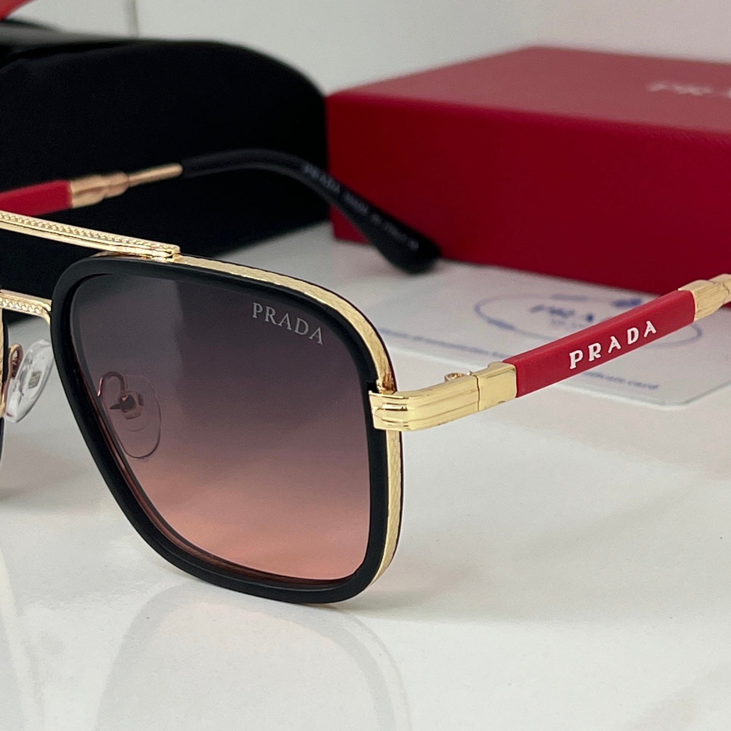 Lunettes Prada Rouge/Gold