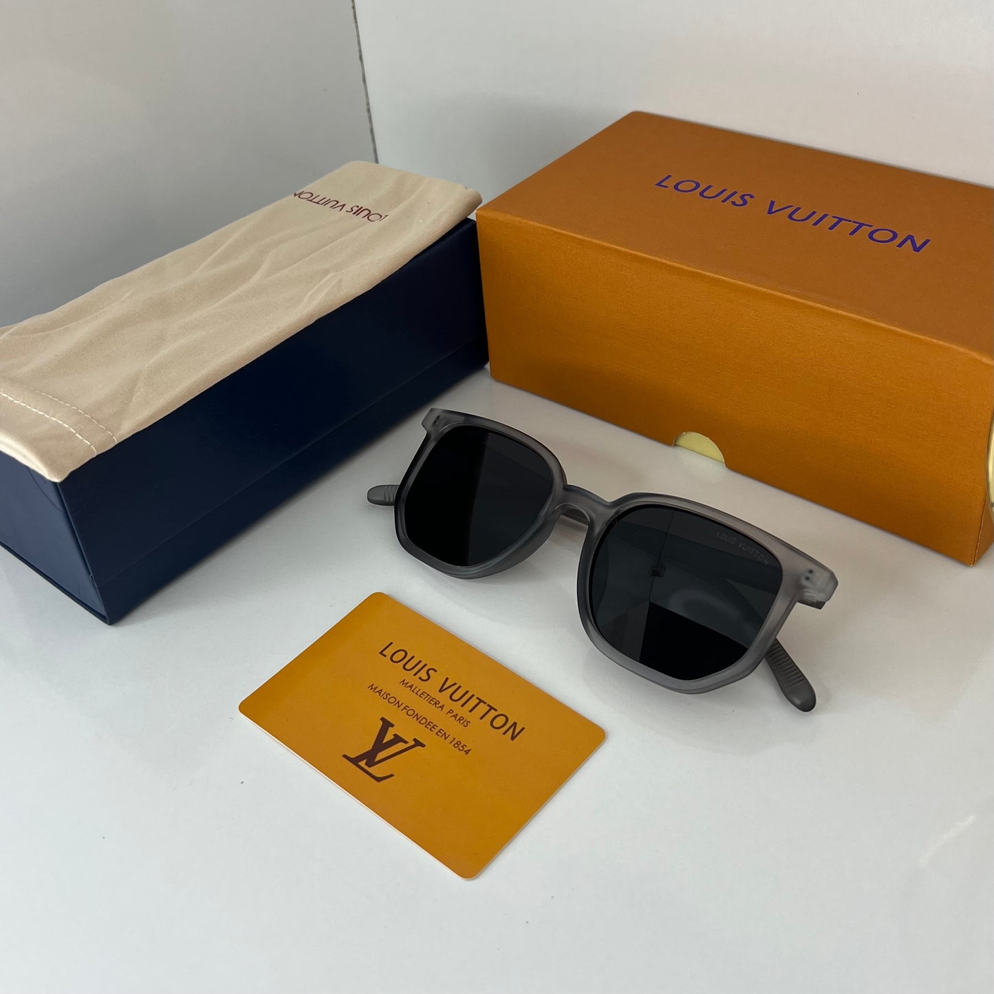 Lunettes LV Titan Grey