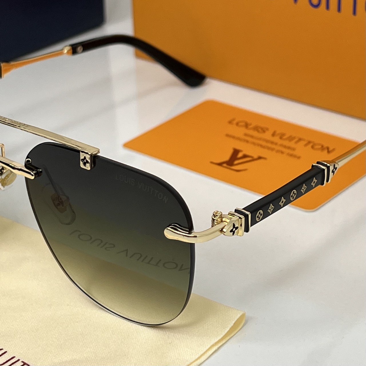 Lunettes LV Shadow Line Gold Olive