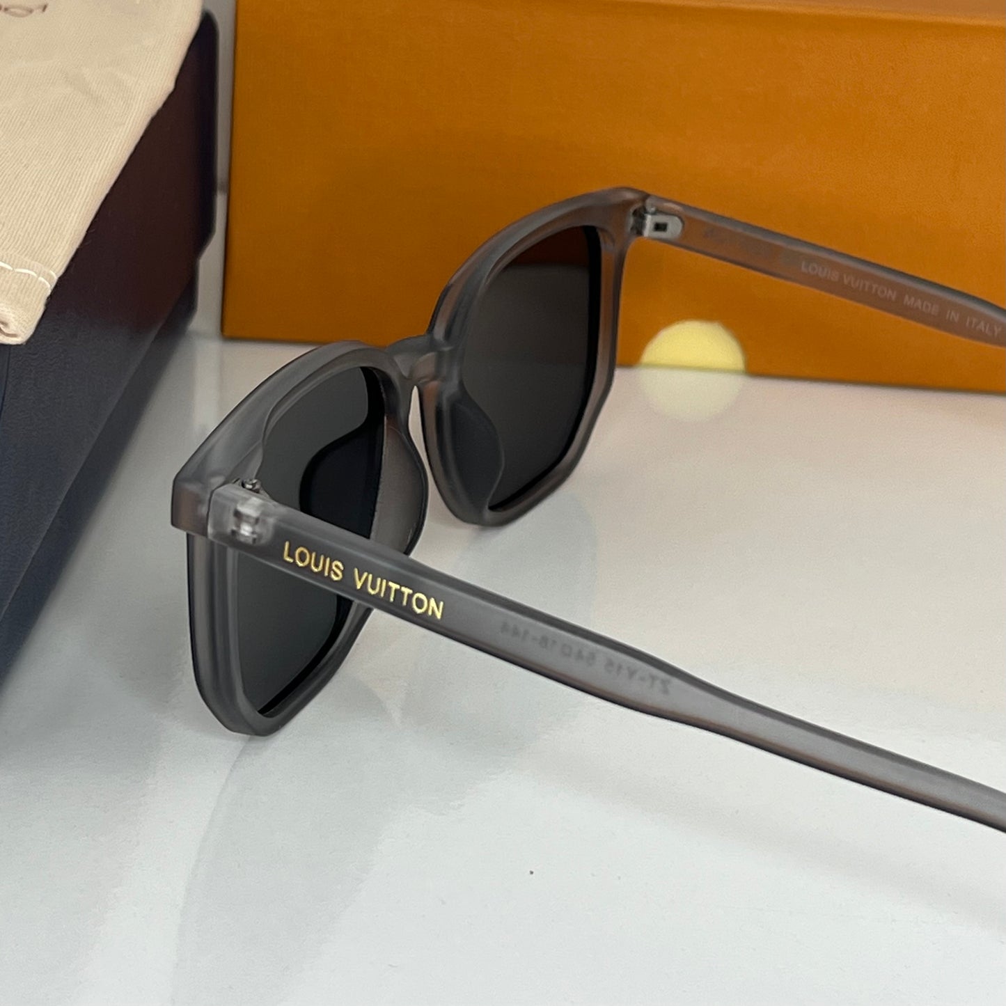 Lunettes LV Titan Grey