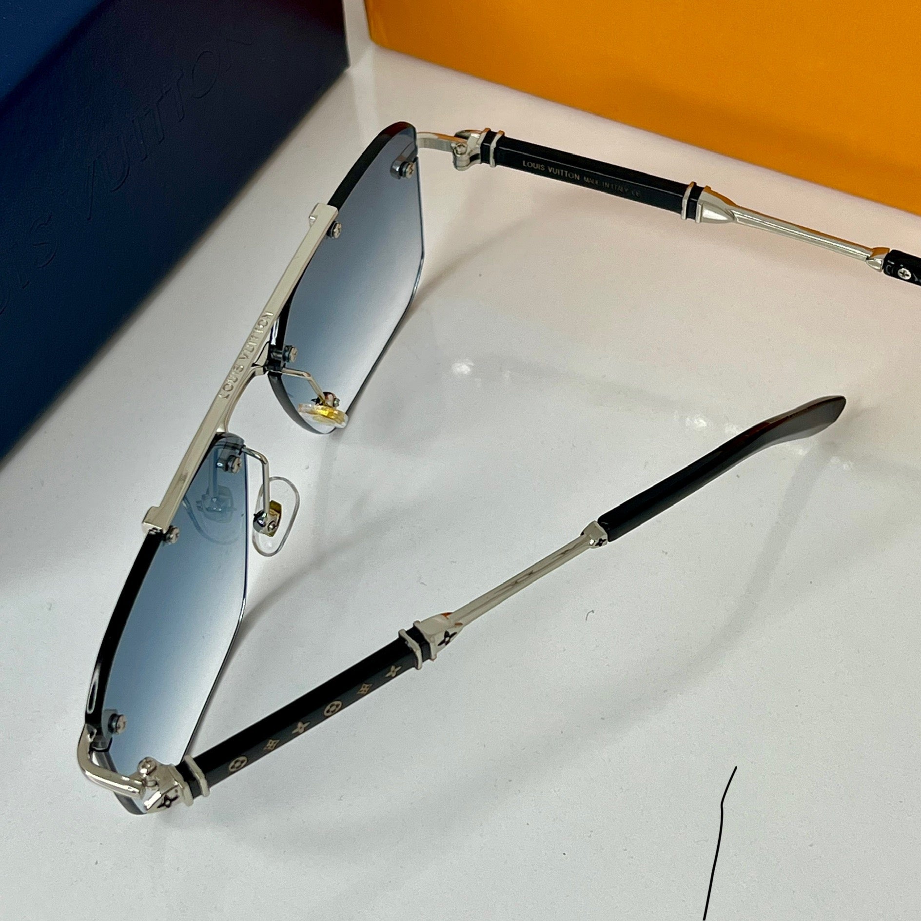 LV Bleu Ciel HV-01