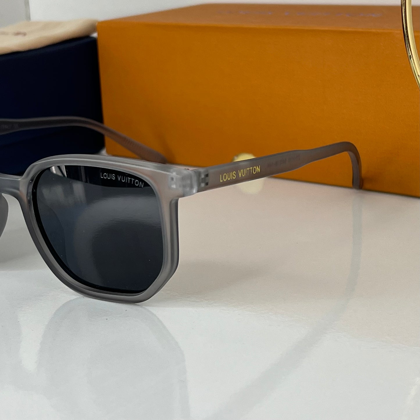 Lunettes LV Titan Grey