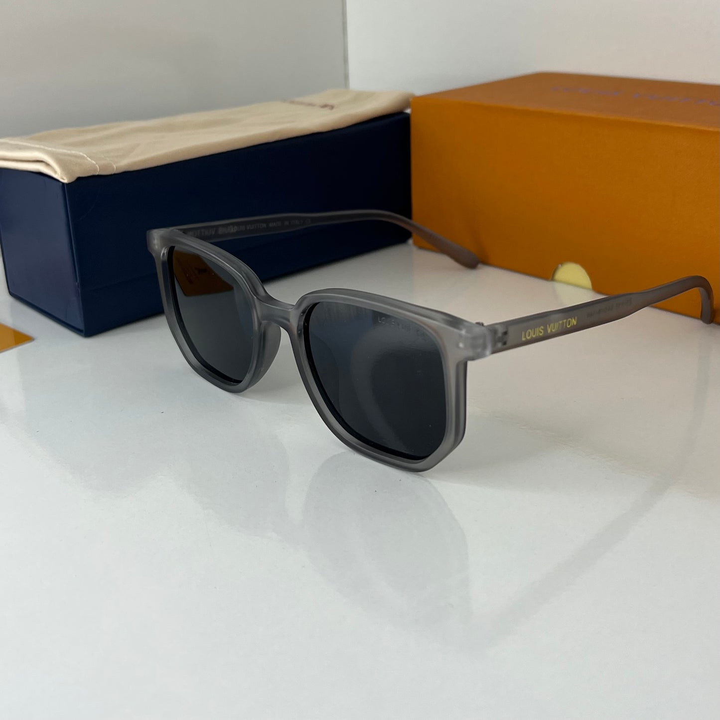 Lunettes LV Titan Grey