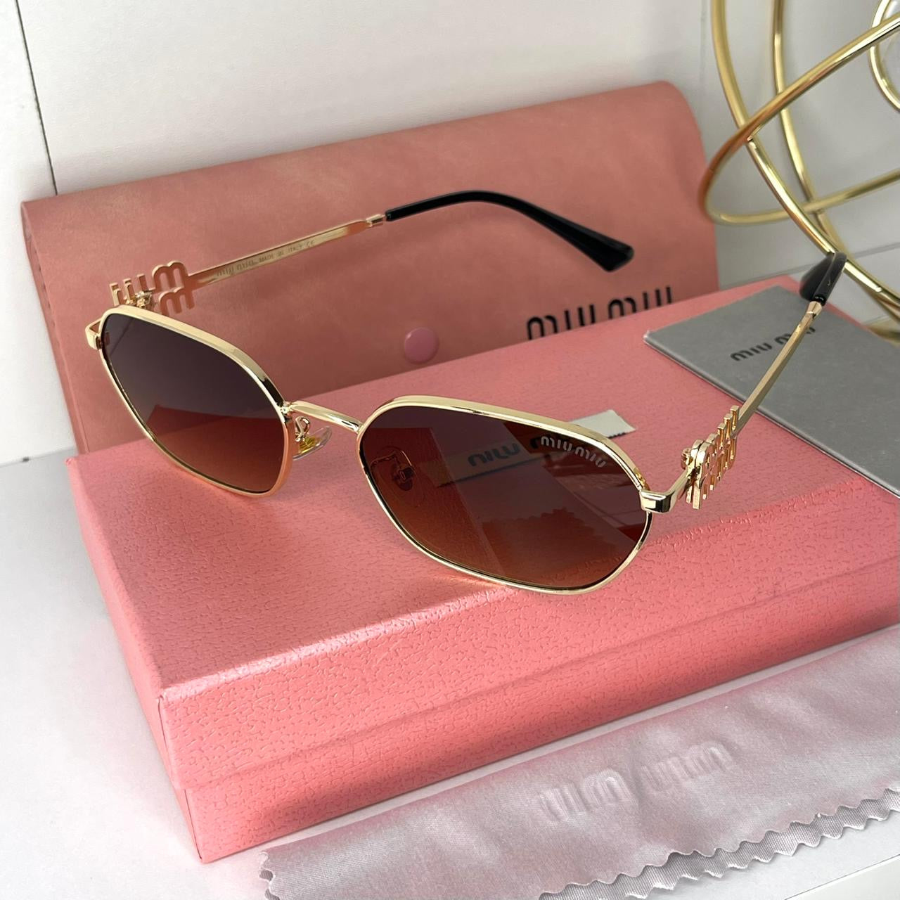 Miu Miu Carré Gold